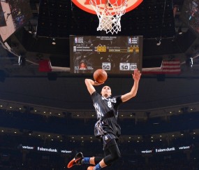 真人娱乐-俄克拉荷马城雷霆抢七大战惊险国际米兰，布伦森砍下9记关键球，全场沸腾