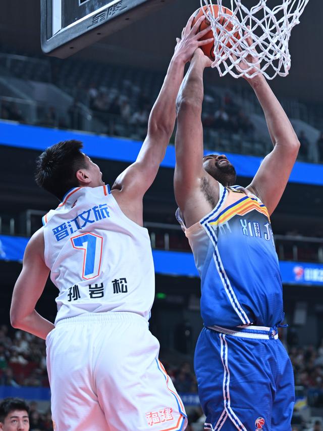 内线强手对决！新疆队与福建队争夺球场主导权的简单介绍