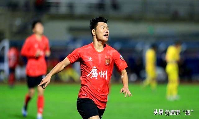 包含本土球员实力大爆发，助力球队赢得胜利！的词条