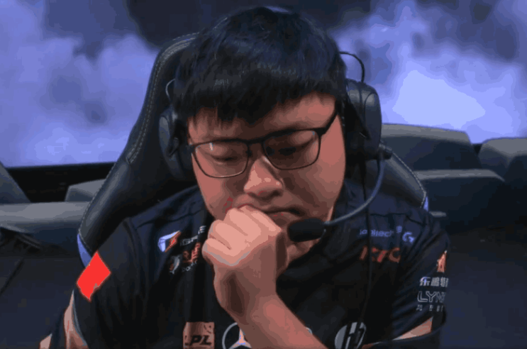 包含Uzi迎来五赛季高光表现，西班牙队球迷沸腾！的词条