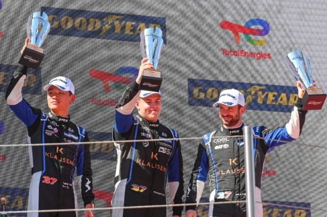 F1车队对阵巴黎激战胶着，最终险胜对手